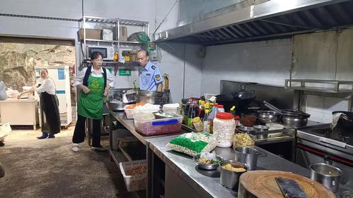 合江縣臨港市場(chǎng)監(jiān)管所開展節(jié)后餐飲食品安全專項(xiàng)檢查，筑牢服務(wù)安全防線